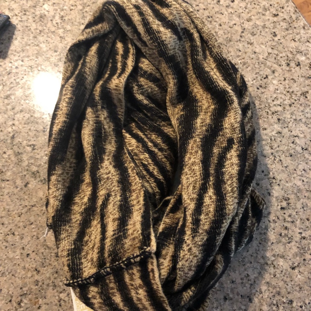 Michael Kors Infinity Scarf - Picture 2 of 5